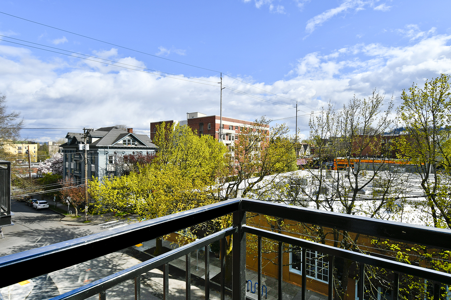 Explore 21 Astor's Neighborhood Luxury Apartments In Nob HIll Portland